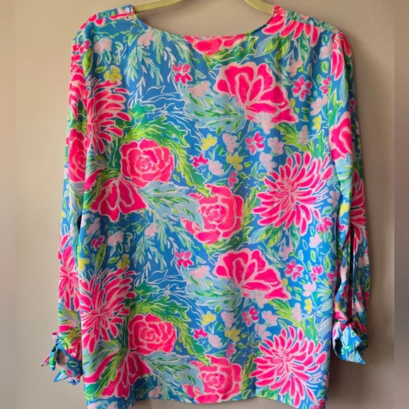 Lilly Pulitzer Blue & Pink Floral V-Neck Blouse with Tie Sleeves - Large🌺🌸 - Picture 5 of 12